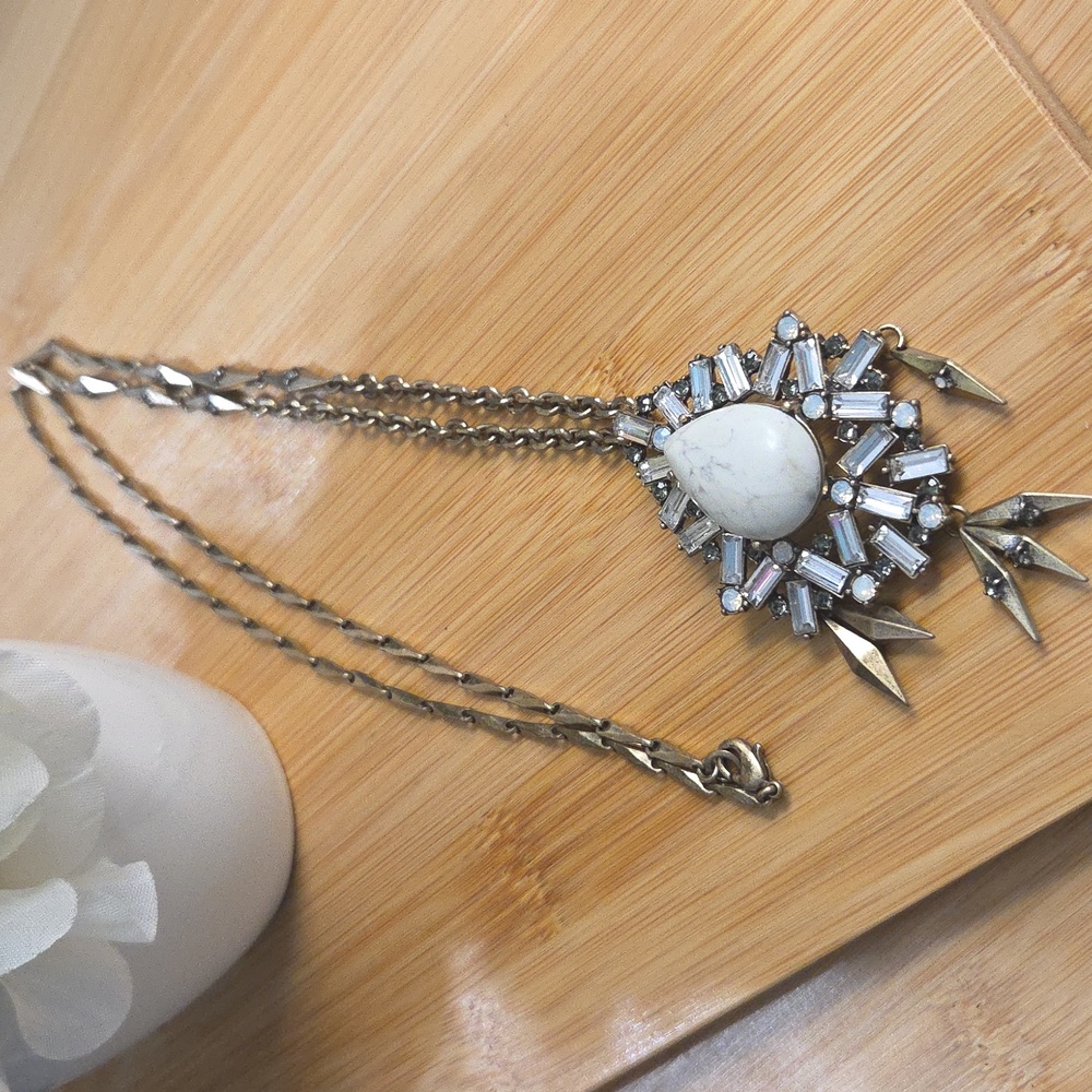 Elegant Gold and White Pendant Necklace and Earring Set - Picture 4 of 6